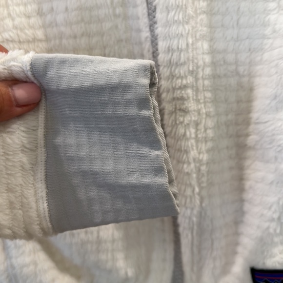 Women’s Patagonia, white fleece reversible jacket with gray detail, size small - Picture 3 of 8